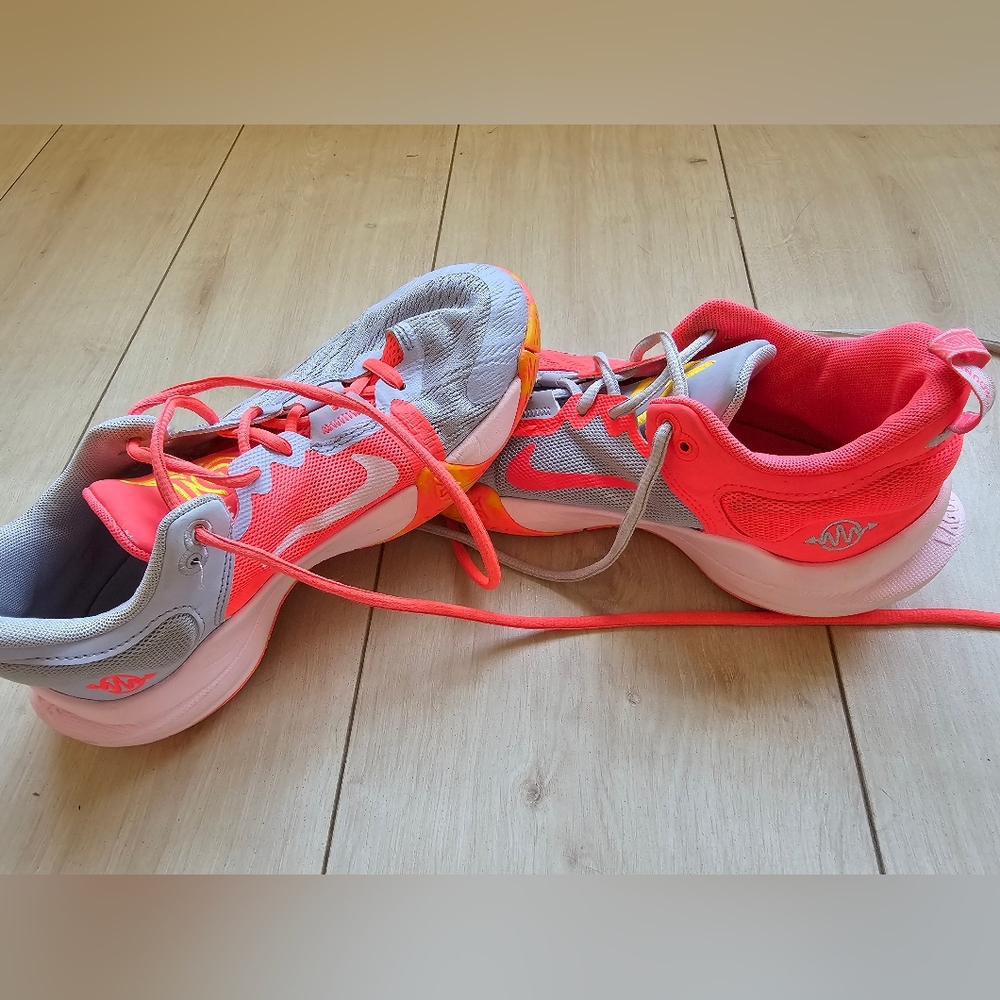 Nike Giannis Immortality 2 Youth Size 5Y